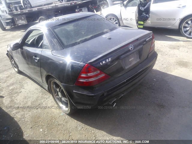 WDBKK66F12F256342 - 2002 MERCEDES-BENZ SLK 32 AMG KOMPRESSOR BLACK photo 3