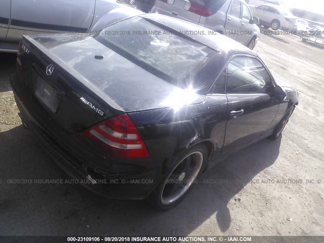 WDBKK66F12F256342 - 2002 MERCEDES-BENZ SLK 32 AMG KOMPRESSOR BLACK photo 4