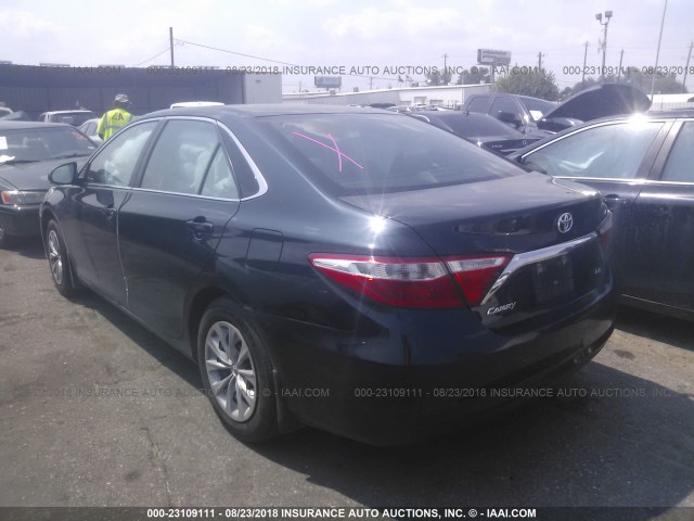 4T4BF1FK5GR522195 - 2016 TOYOTA CAMRY LE/XLE/SE/XSE GREEN photo 3