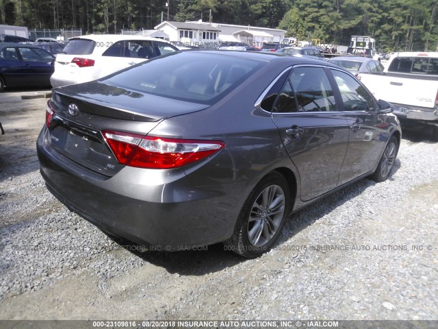 4T1BF1FK8GU172944 - 2016 TOYOTA CAMRY LE/XLE/SE/XSE GRAY photo 4