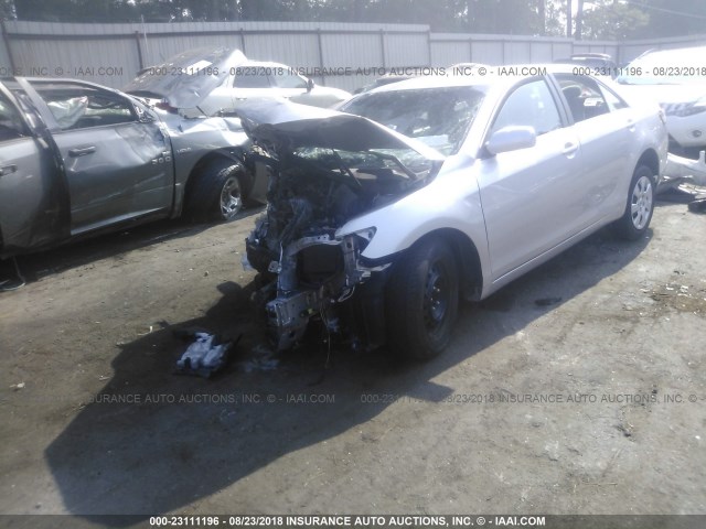 4T1BF3EK5BU687275 - 2011 TOYOTA CAMRY SE/LE/XLE SILVER photo 2