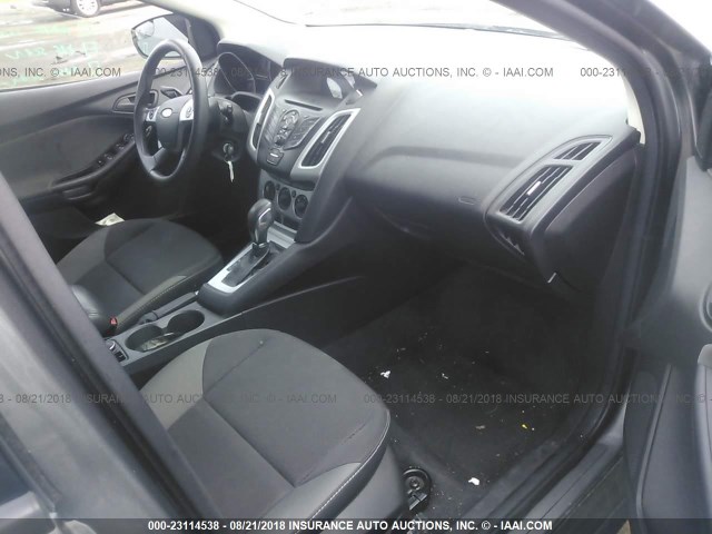 1FAHP3K23CL424862 - 2012 FORD FOCUS SE GRAY photo 5