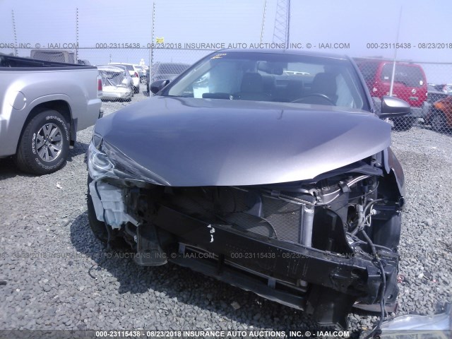 4T1BF1FK4GU542996 - 2016 TOYOTA CAMRY LE/XLE/SE/XSE GRAY photo 6