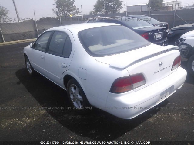 JN1CA21DXVT860875 - 1997 NISSAN MAXIMA GLE/GXE/SE WHITE photo 3