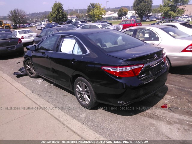 4T1BF1FK5GU173453 - 2016 TOYOTA CAMRY LE/XLE/SE/XSE BLACK photo 3