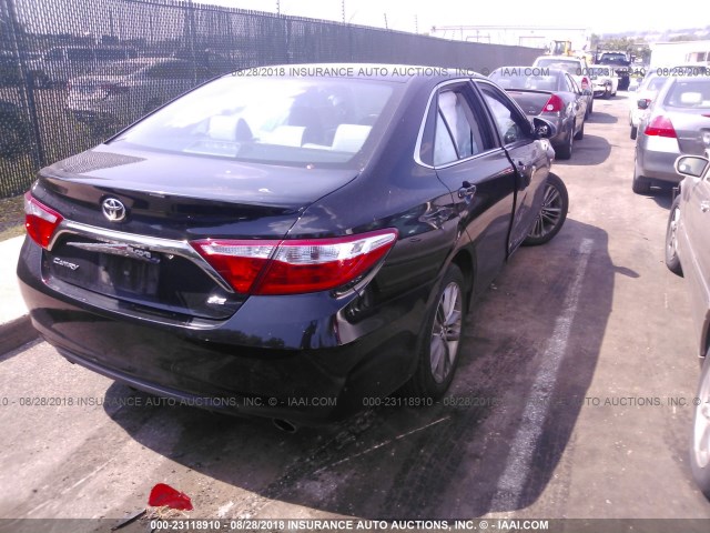 4T1BF1FK5GU173453 - 2016 TOYOTA CAMRY LE/XLE/SE/XSE BLACK photo 4