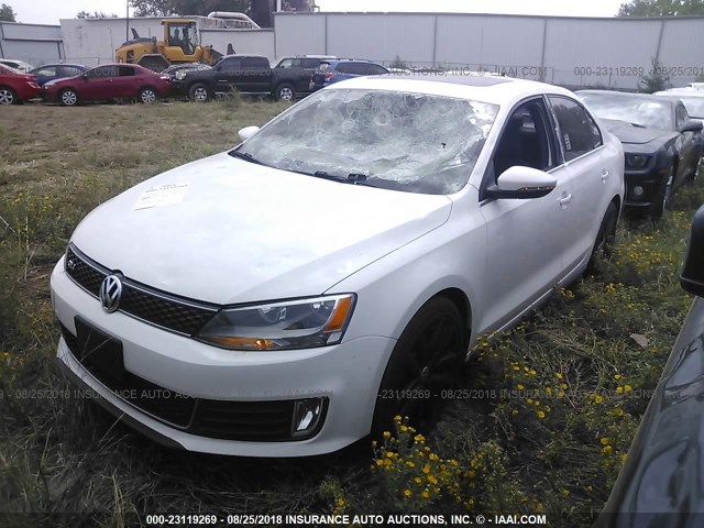 3VW567AJ3DM405726 - 2013 VOLKSWAGEN JETTA GLI WHITE photo 2