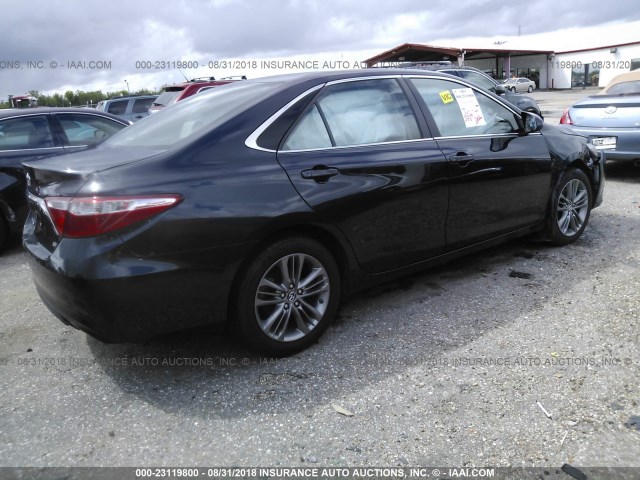 4T1BF1FK0GU264128 - 2016 TOYOTA CAMRY LE/XLE/SE/XSE BLACK photo 4