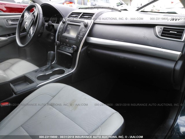 4T1BF1FK0GU264128 - 2016 TOYOTA CAMRY LE/XLE/SE/XSE BLACK photo 5