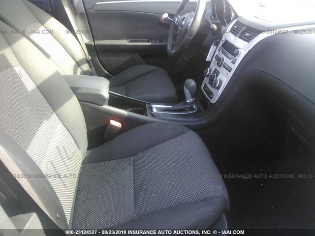 1G1ZH57B49F166710 - 2009 CHEVROLET MALIBU 1LT SILVER photo 5