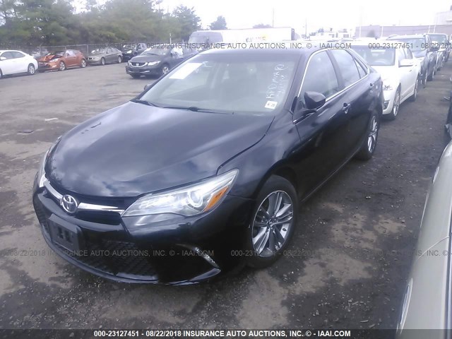 4T1BF1FK3FU093227 - 2015 TOYOTA CAMRY LE/XLE/SE/XSE BLACK photo 2