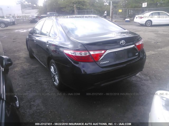 4T1BF1FK3FU093227 - 2015 TOYOTA CAMRY LE/XLE/SE/XSE BLACK photo 3