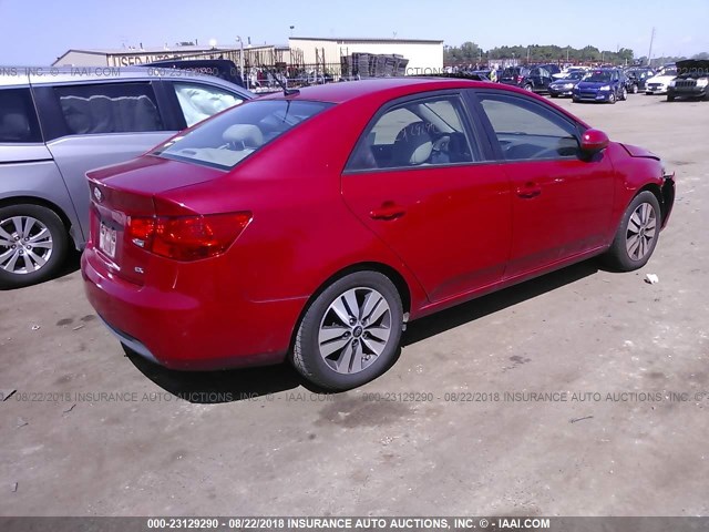 KNAFU4A28D5680984 - 2013 KIA FORTE EX RED photo 4