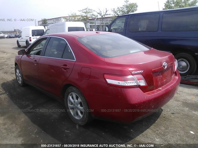 4T4BF3EKXBR114765 - 2011 TOYOTA CAMRY SE/LE/XLE RED photo 3