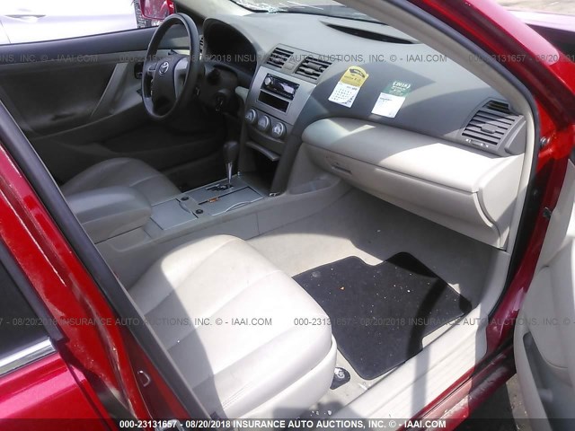 4T4BF3EKXBR114765 - 2011 TOYOTA CAMRY SE/LE/XLE RED photo 5