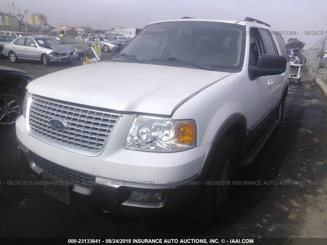 1FMFU16526LA82047 - 2006 FORD EXPEDITION XLT WHITE photo 2