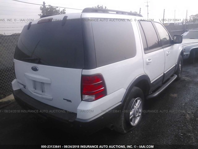 1FMFU16526LA82047 - 2006 FORD EXPEDITION XLT WHITE photo 4