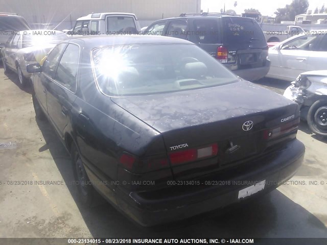 JT2BG22K2W0152863 - 1998 TOYOTA CAMRY CE/LE/XLE BLACK photo 3