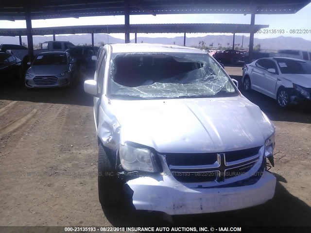 2C4RDGCG9CR275454 - 2012 DODGE GRAND CARAVAN SXT SILVER photo 6