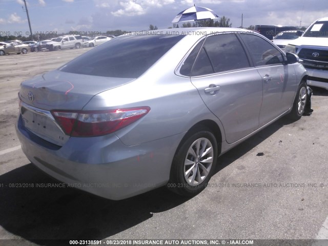 4T1BF1FK5GU170617 - 2016 TOYOTA CAMRY LE/XLE/SE/XSE SILVER photo 4