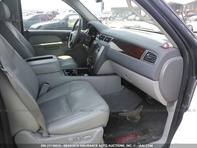 1GKUKCE02AR109017 - 2010 GMC YUKON SLT GRAY photo 5