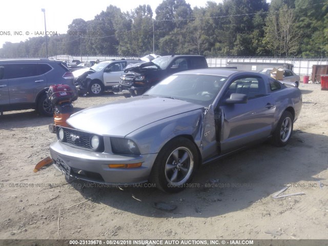 1ZVFT82HX65173293 - 2006 FORD MUSTANG GT GRAY photo 2