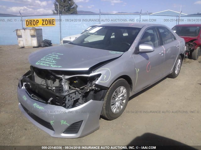 4T4BF1FK7CR180629 - 2012 TOYOTA CAMRY SE/LE/XLE 银色 照片 2