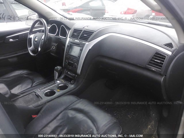 1GNLVGED1AS133544 - 2010 CHEVROLET TRAVERSE LT SILVER photo 5