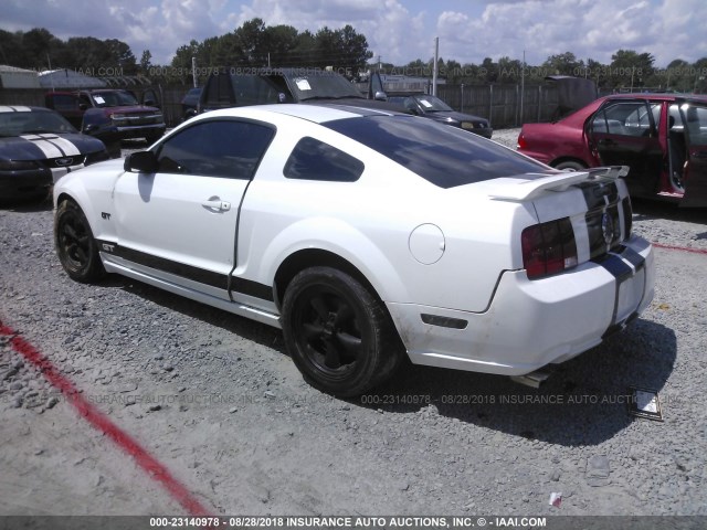 1ZVHT82H855147718 - 2005 FORD MUSTANG GT WHITE photo 3