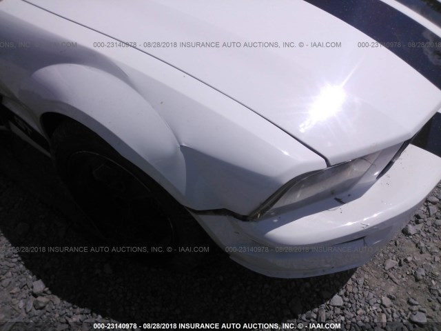 1ZVHT82H855147718 - 2005 FORD MUSTANG GT WHITE photo 6