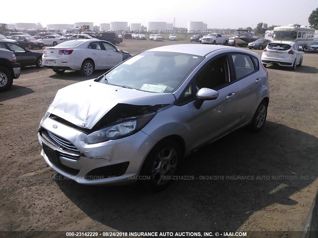 3FADP4EJ1GM188577 - 2016 FORD FIESTA SE SILVER photo 2