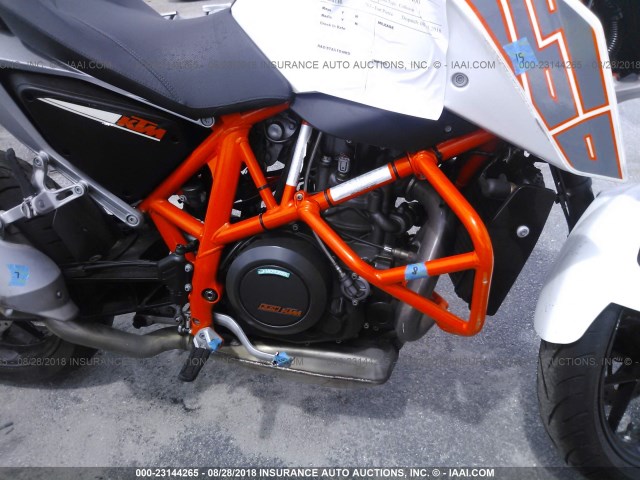 VBKLDT409DM758820 - 2013 KTM 690 DUKE WHITE photo 8