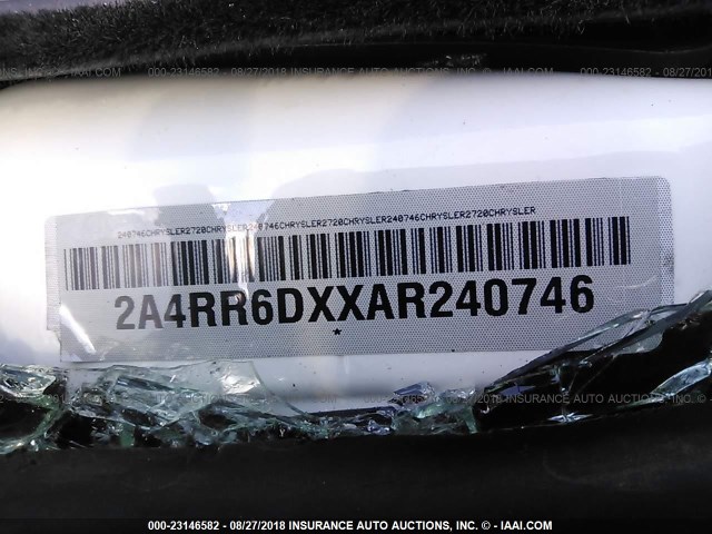 2A4RR6DXXAR240746 - 2010 CHRYSLER TOWN & COUNTRY LIMITED WHITE photo 9