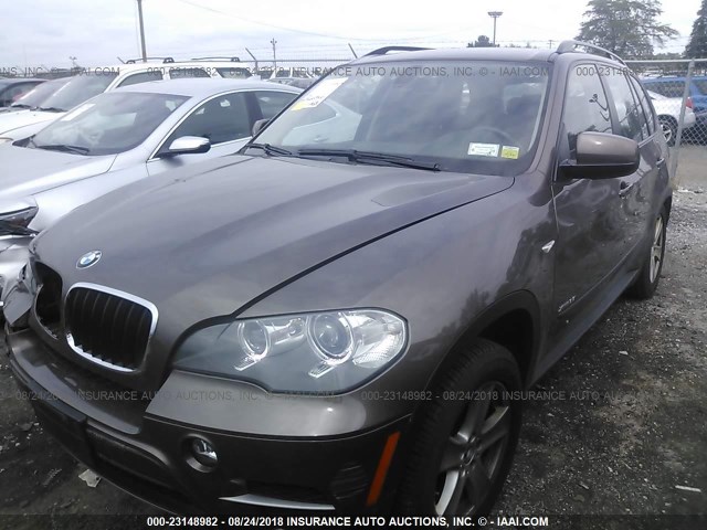 5UXZV4C59CL756032 - 2012 BMW X5 XDRIVE35I Marrón foto 2