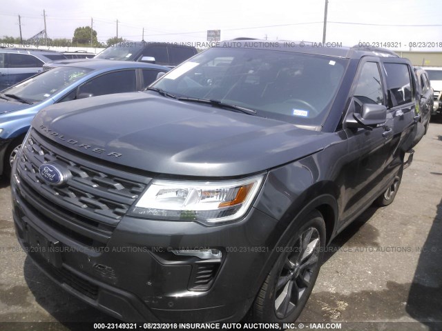 1FM5K7D83JGA54521 - 2018 FORD EXPLORER XLT GRAY photo 2