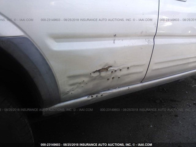 4S6CK58W924405401 - 2002 HONDA PASSPORT EX/LX 银色 照片 6