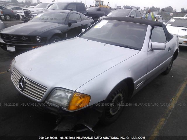 WDBFA67F6WF164796 - 1998 MERCEDES-BENZ SL 500 GRAY photo 2