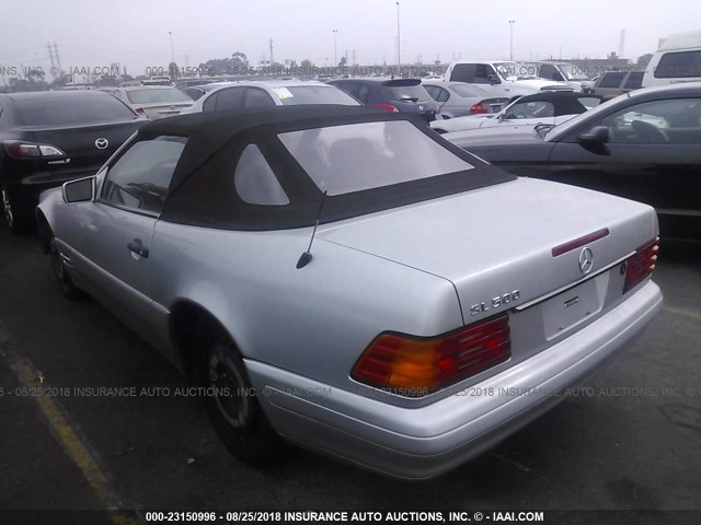 WDBFA67F6WF164796 - 1998 MERCEDES-BENZ SL 500 GRAY photo 3