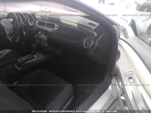 2G1FB1E33F9309398 - 2015 CHEVROLET CAMARO LS SILVER photo 5