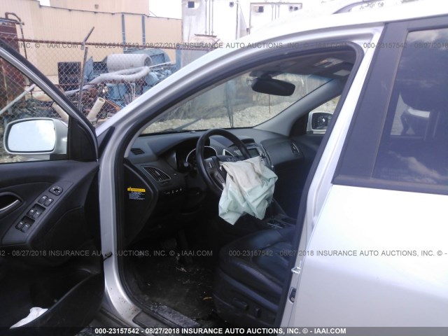 KM8JUCAC6CU403489 - 2012 HYUNDAI TUCSON GLS/LIMITED 银色 照片 5