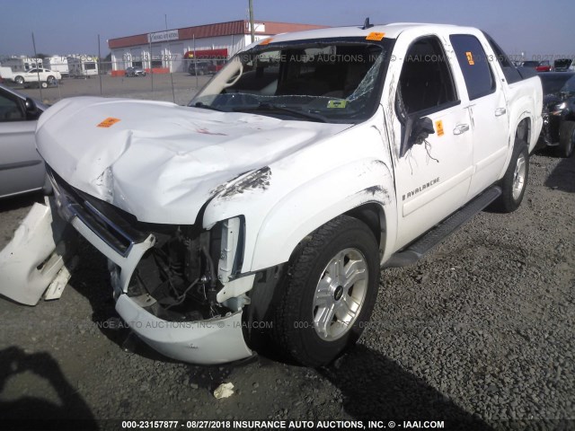 3GNFK22369G136771 - 2009 CHEVROLET AVALANCHE K1500 LT WHITE photo 2