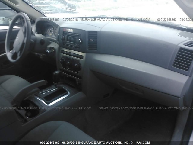 1J4GR48KX6C167601 - 2006 JEEP GRAND CHEROKEE LAREDO/COLUMBIA/FREEDOM 银色 照片 5