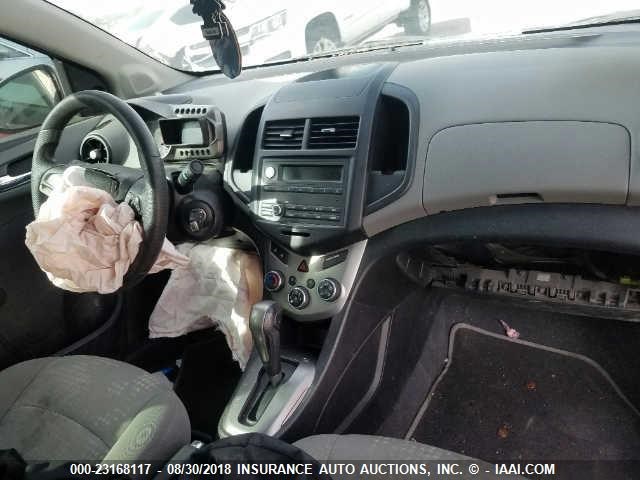 1G1JA5SH6D4241909 - 2013 CHEVROLET SONIC LS 红色 照片 5