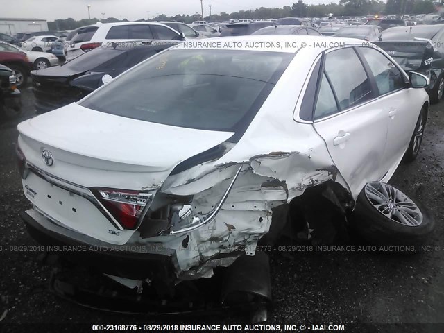 4T1BF1FKXHU330346 - 2017 TOYOTA CAMRY LE/XLE/SE/XSE WHITE photo 4