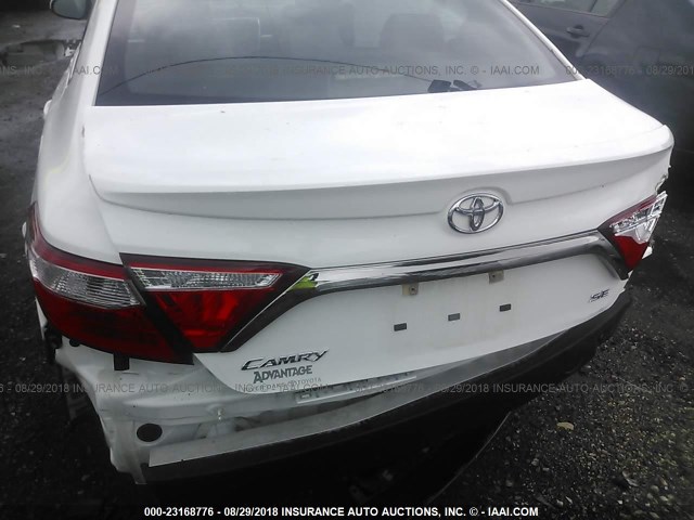 4T1BF1FKXHU330346 - 2017 TOYOTA CAMRY LE/XLE/SE/XSE WHITE photo 6