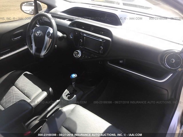 JTDKDTB39F1090256 - 2015 TOYOTA PRIUS C SILVER photo 5