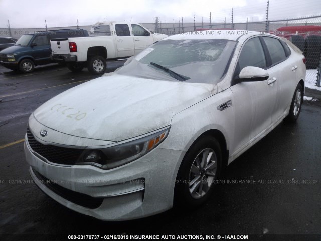 5XXGT4L3XJG210916 - 2018 KIA OPTIMA LX/S WHITE photo 2