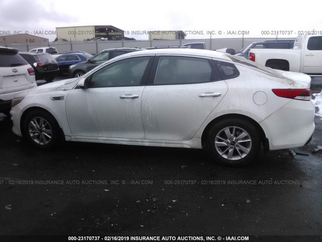 5XXGT4L3XJG210916 - 2018 KIA OPTIMA LX/S WHITE photo 3