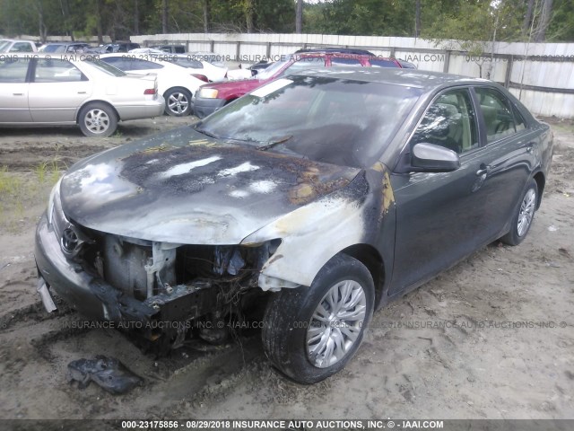 4T4BF1FK7CR196166 - 2012 TOYOTA CAMRY SE/LE/XLE GRAY photo 2