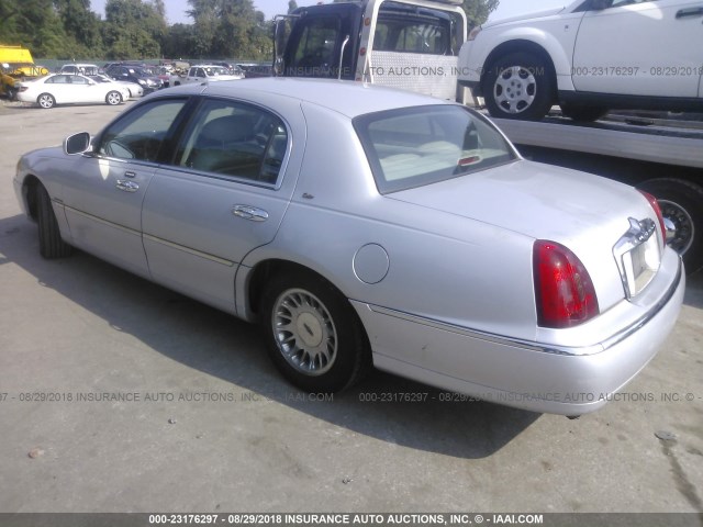 1LNHM83W51Y644033 - 2001 LINCOLN TOWN CAR CARTIER SILVER photo 3